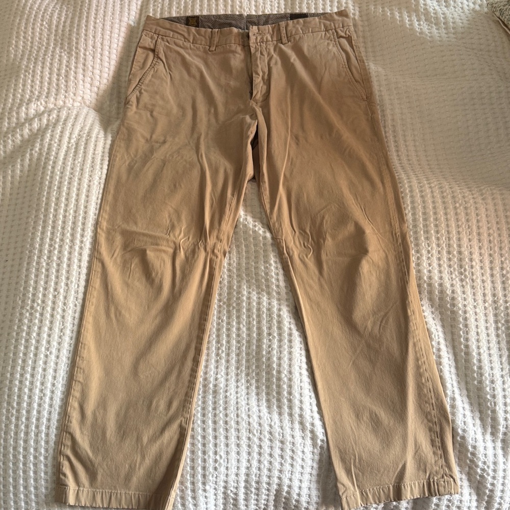 Thomas Dean Tan Chinos